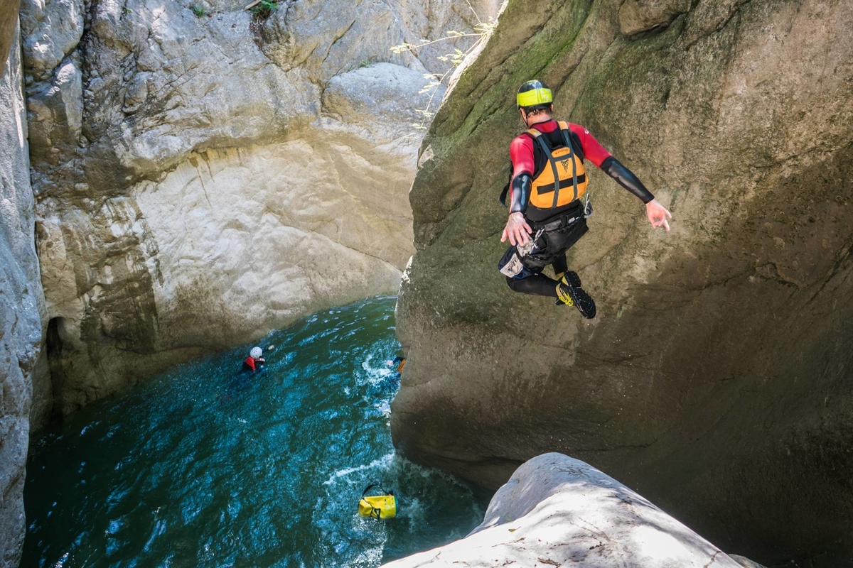 Mengenal Canyoning Sebagai Aktivitas Ekstrem Alam yang Mampu Memacu Adrenalin Lo!