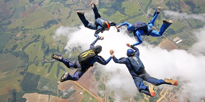 Jangan Asal Loncat! Ini 5 Persiapan Sederhana Sebelum Coba Skydiving, Bro!