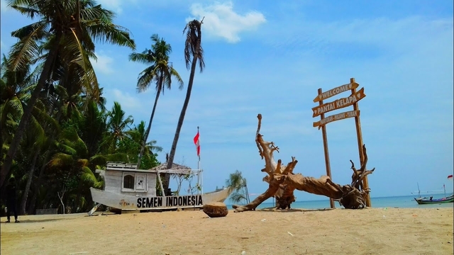 Keistimewaan dan Keunikan Pantai Kelapa