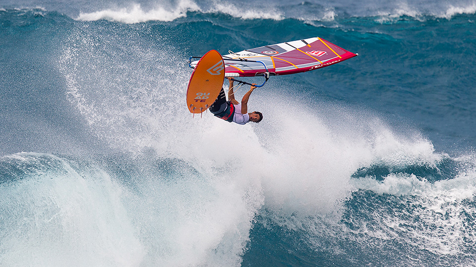 7 Trik Gila Windsurfing yang Bisa Bikin Lo Jatuh Hati Sama Aksi Ekstrem Ini!