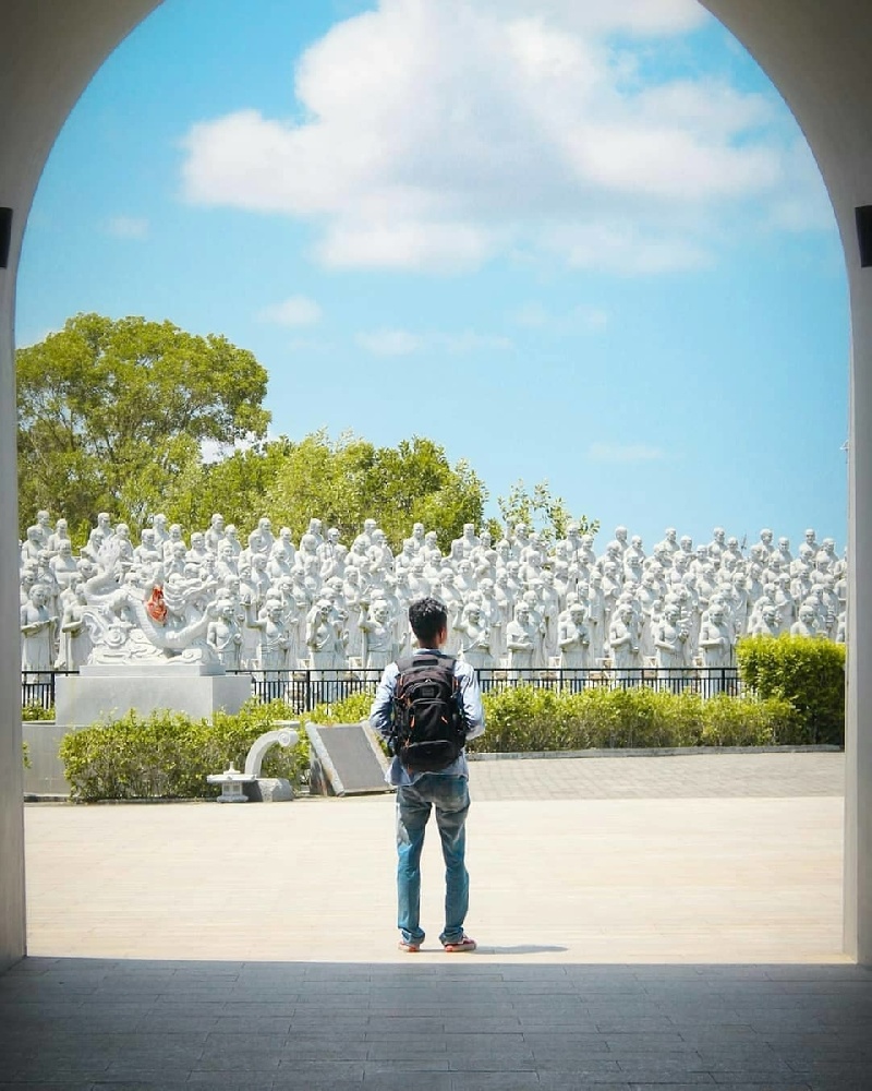 Menelusuri Indahnya Vihara Patung Seribu Wajah di Bintan yang Menakjubkan!