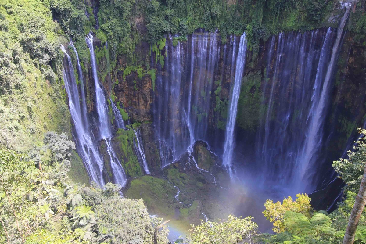 Trekking di Air Terjun Tumpak Sewu? Berikut 5 Tips Amannya yang Bisa Lo Ikuti!