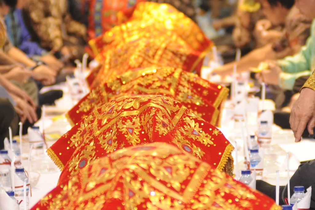 5 Hal Menarik Seputar Bajamba, Budaya Makan Bersama Khas Suku Minang