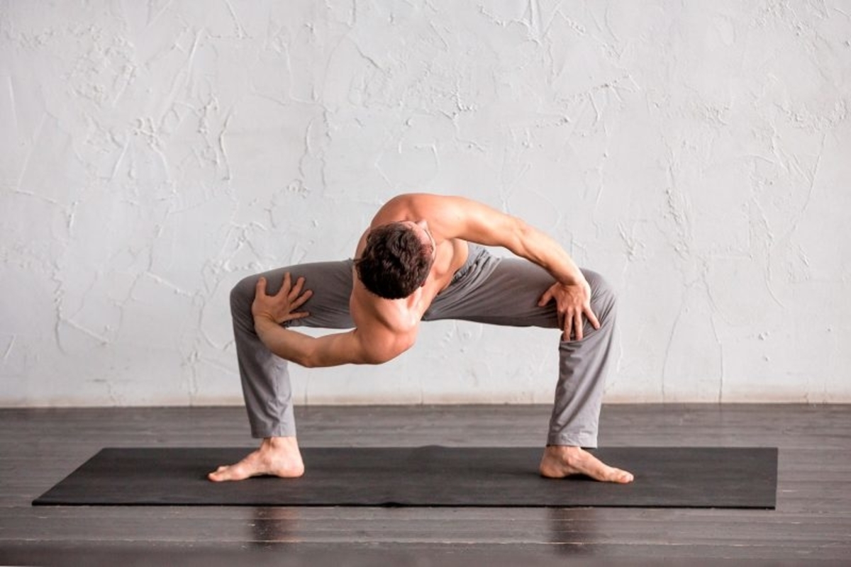 5 Manfaat Yoga Bagi Pria yang Perlu untuk Lo Ketahui!