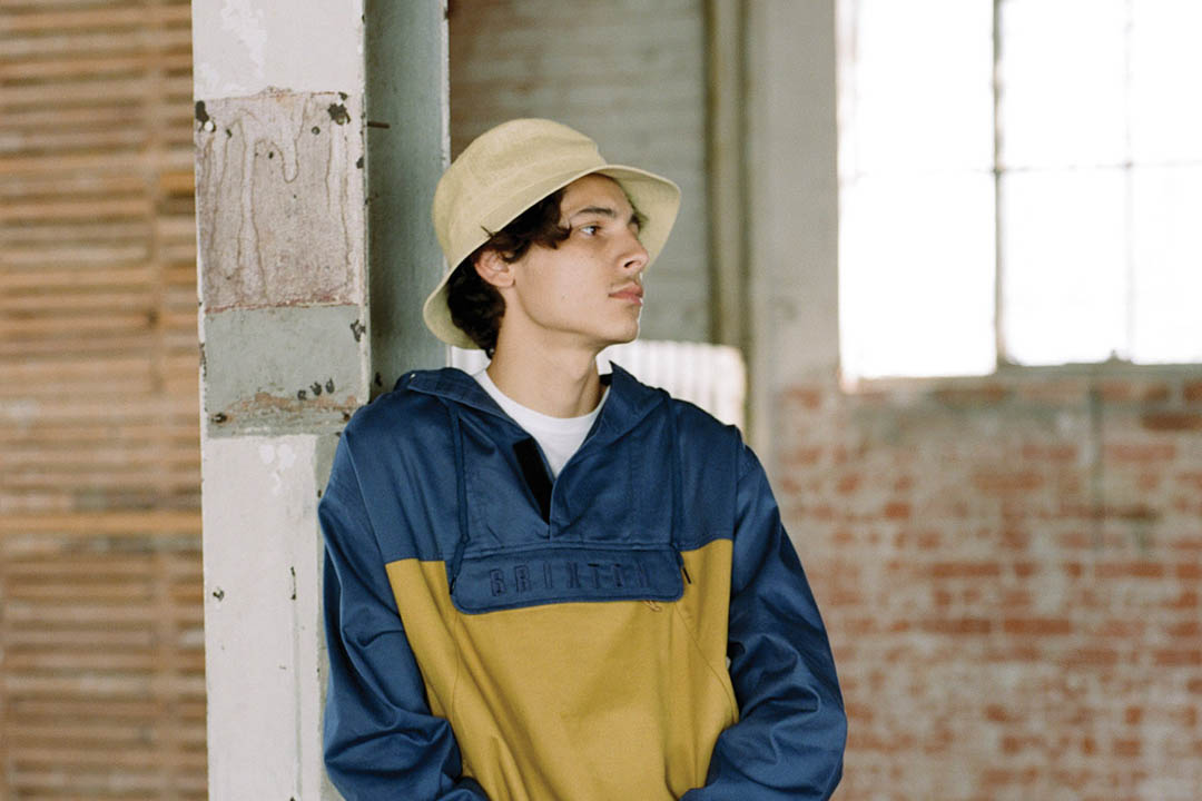 Liburan Penuh Gaya, Berikut 5 Tips Tampil Beken dengan Bucket Hat!