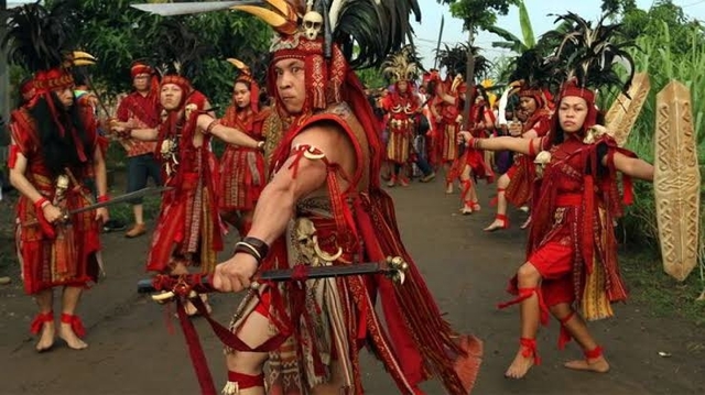 Tradisi Suku Minahasa – Tari Cakalele/Kabasaran