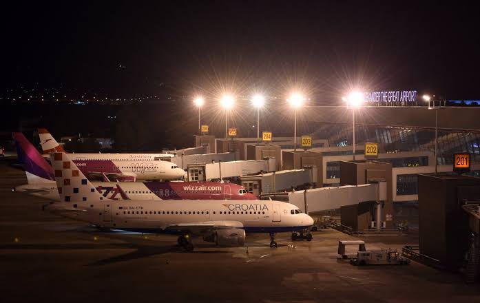 5 Tips Traveling Nyaman dengan Pesawat di Malam Hari