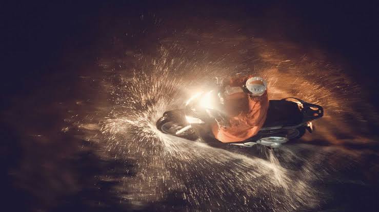 6 Kiat Memilih Jas Hujan Bagi Traveler Pengendara Motor!