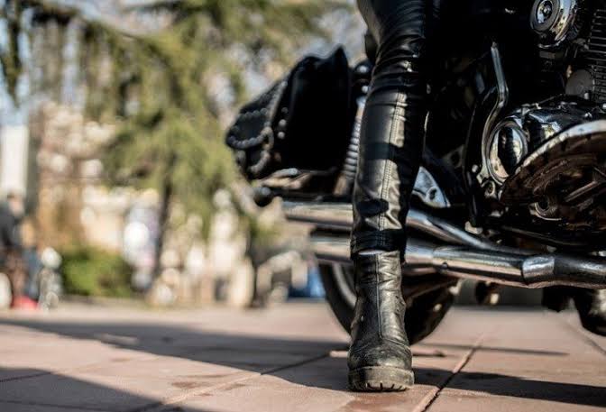 Musim Hujan Tiba, Berikut 5 Tips Pilih Sepatu Boots untuk Pengendara Motor