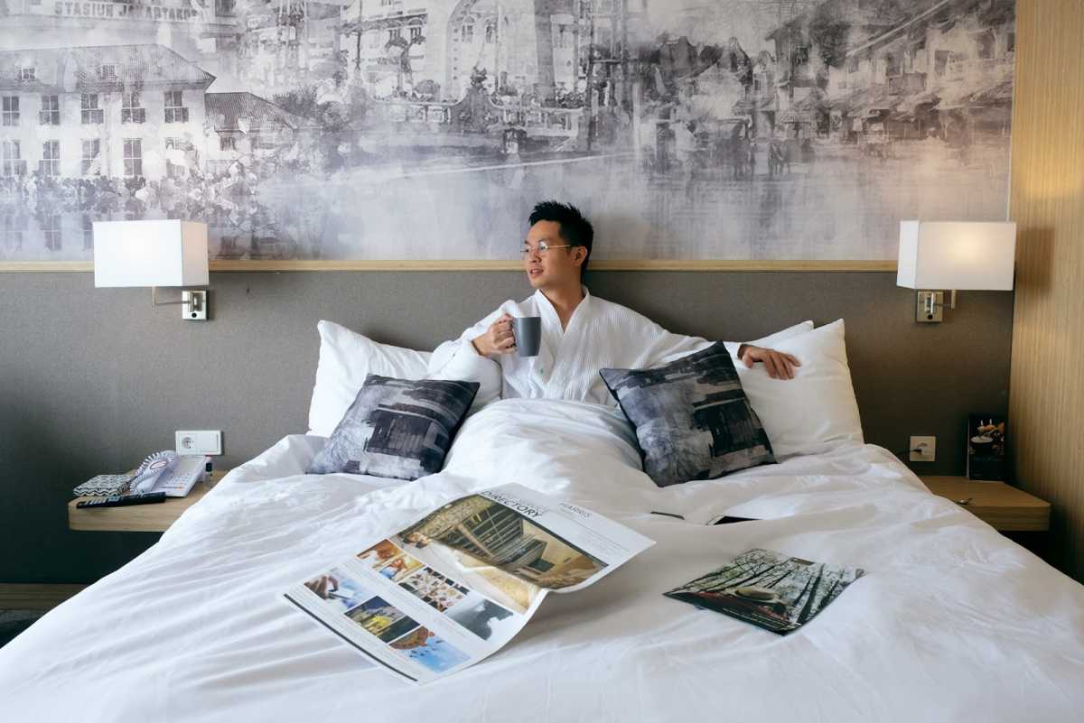 4 Kiat Nyaman Bermalam di Hotel Bersama Banyak Orang