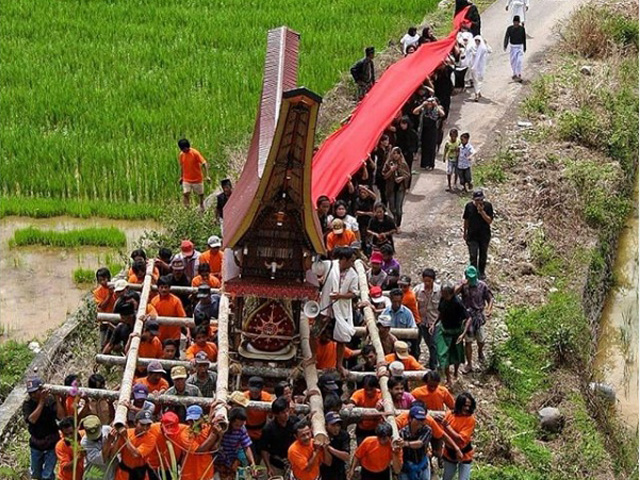 Menghibur Keluarga yang Berduka