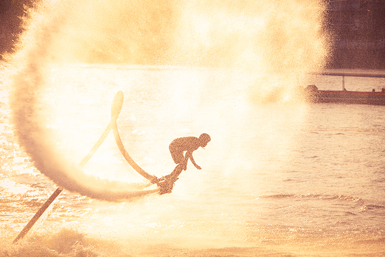 Flyboarding, dari Air Melayang Bebas di Udara!