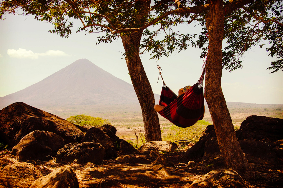 3 Tempat Hammocking Terbaik yang Bisa Bikin Lo 'Feeling Good' Terus