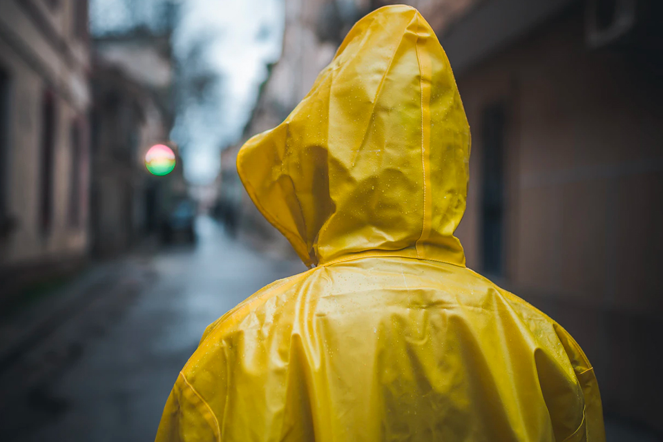 Bisa Dicoba Nih Bro! Tips Cuci Jaket Waterproof Biar Tetap Anti Basah-basah Club