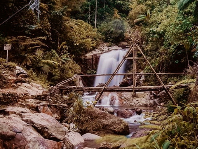 Trekking menuju Curug Hordeng