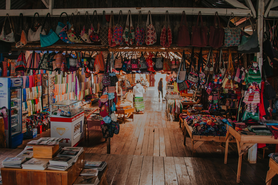 Kece Nggak Perlu Mahal, Cobain Cari Outfit di Thrift Shop Ini Bro! 