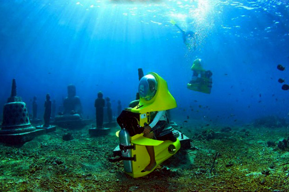 Sensasi Jelajah Bawah Laut dengan Underwater Scooter