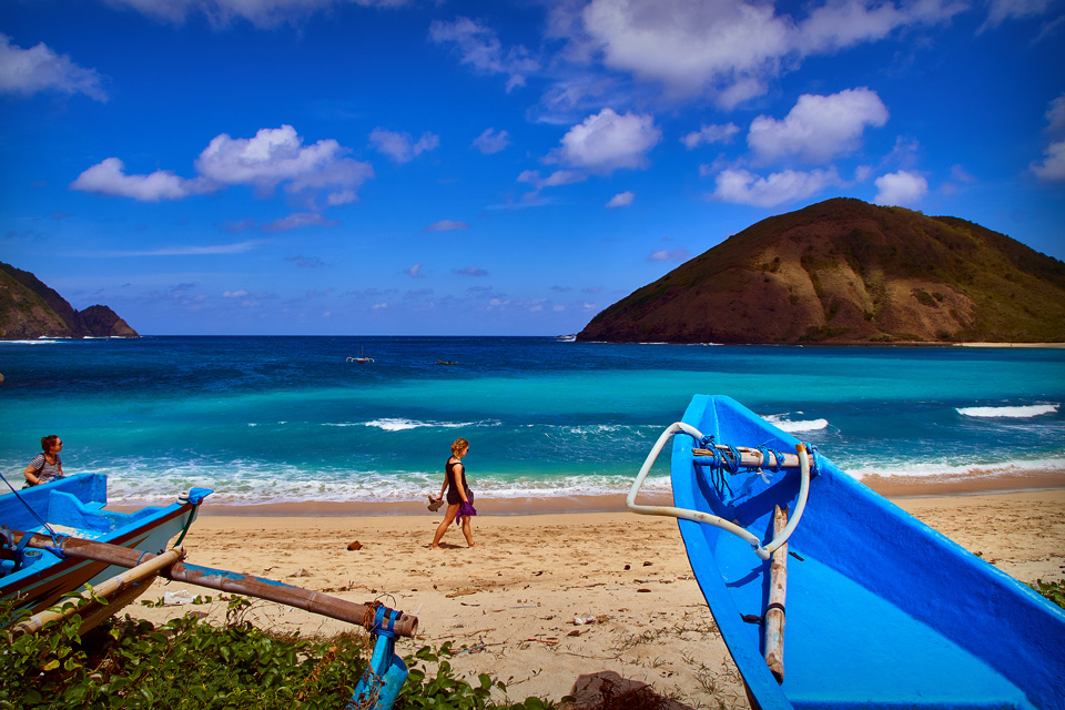 Pesona Keindahan Pantai Mawi yang Bikin Lo Betah Bro! 