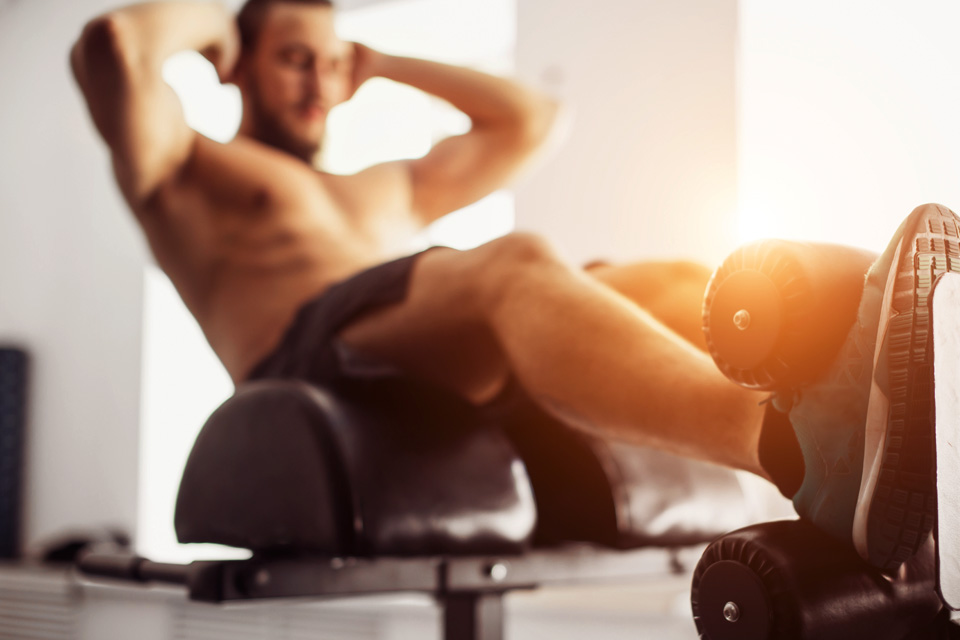 Selama di Rumah Aja, Lo Bisa Coba Gerakan Ini Biar Badan Nggak Kaku Bro!