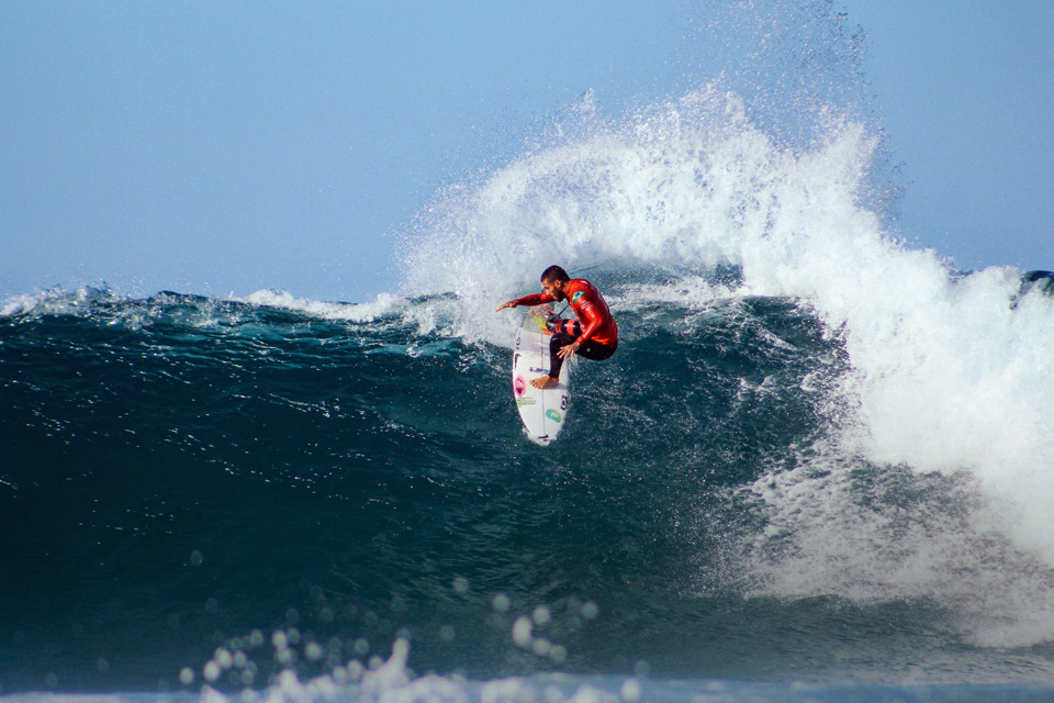 Perlengkapan Pendukung Surfing yang Bikin Lo Makin Nyaman 