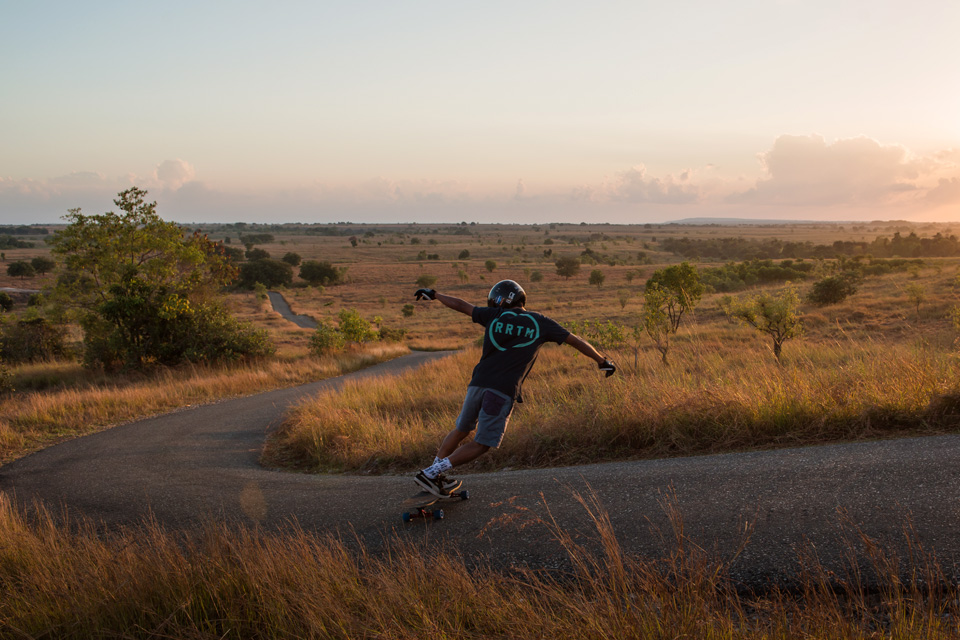 Gini Caranya Menikmati Trek Longboard yang Menantang di Sumba, Bro
