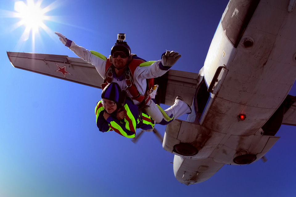 Ragam Cara Menikmati Serunya Melayang di Angkasa