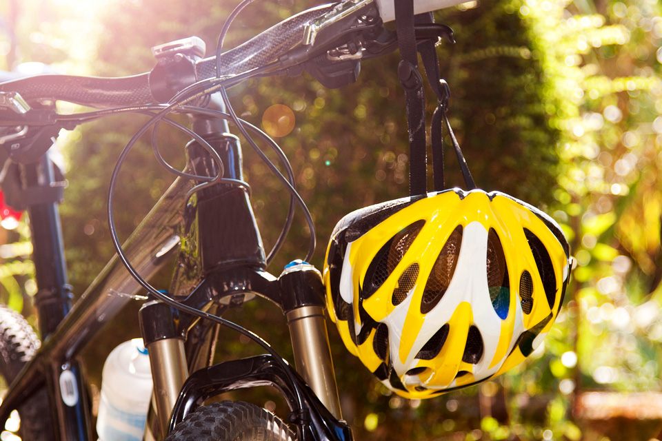 Jangan Sampai Kepala Lo Rengat, Pilih Helm Sepeda yang Berkualitas. Begini Caranya, Bro!