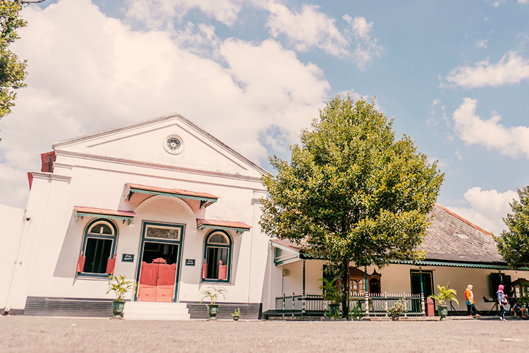 Larangan Ini Berlaku Saat  Lo ke Keraton Yogyakarta Ya, Bro! 