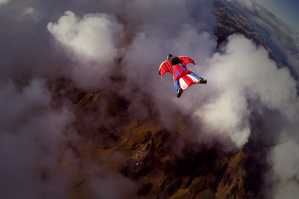 Deretan Spot yang Bisa Lo Pakai untuk Extreme Wingsuit