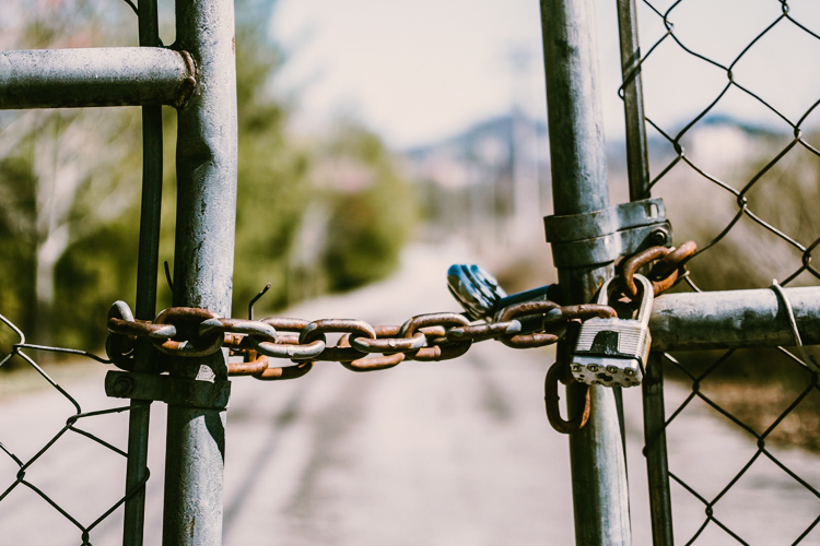 FYI Bro, Indonesia Punya Destinasi Indah Tapi Terlarang Buat Pengunjung!