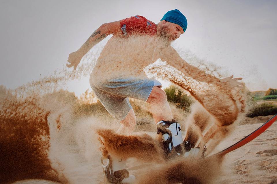 Cara Menikmati Bukit Pasir, Ya Sandboarding Bro!