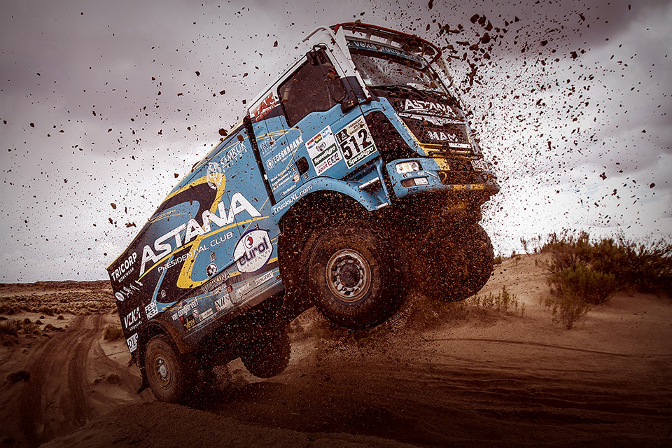 Lebih Dekat dengan Ganasnya Balap Truk di Reli Dakar