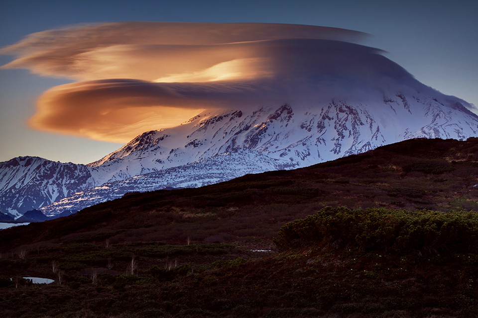 Uniknya Fenomena Awan Lenticular, Kayak Gunung Lagi Pakai Topi
