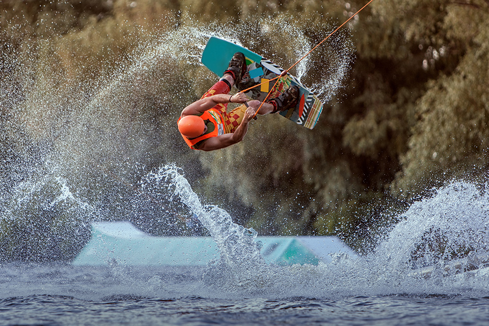 Seru-seruan di Atas Wakeboard Elektrik, Lo Harus Coba Bro!