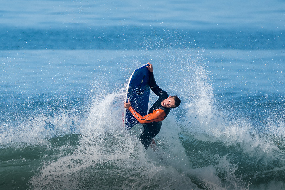 Cara Lain Menikmati Ombak dengan Bodyboarding