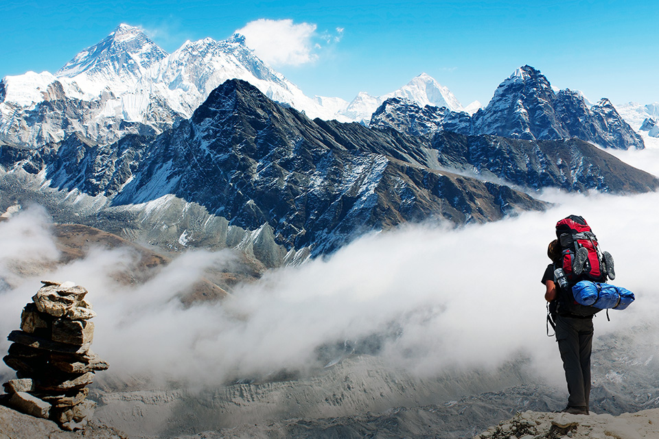 Yang Nggak Mau Capek, Nikmatin Gunung Everest Pakai Cara Ini Aja! 