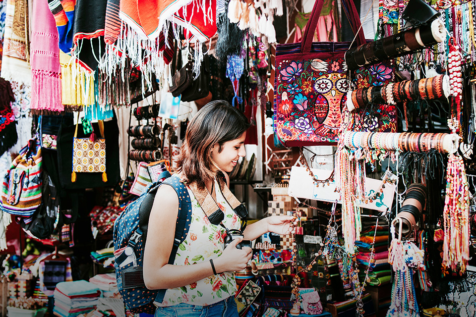 Jenis Oleh-oleh yang Nggak Boleh Dibeli Kalau Lagi Traveling