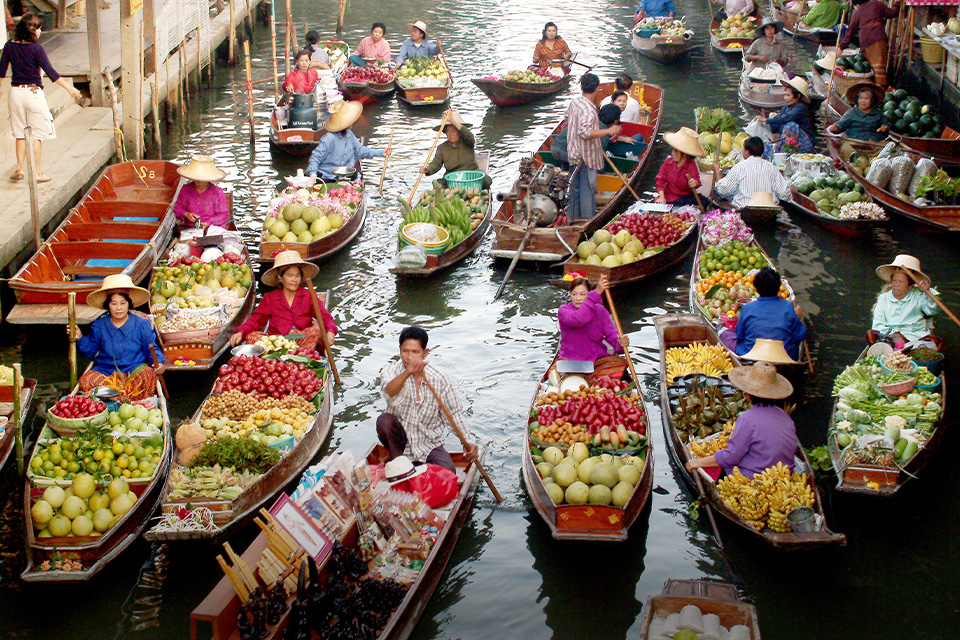 Selain Indonesia, Negara-negara Ini Juga Punya Pasar Apung Lho, Bro