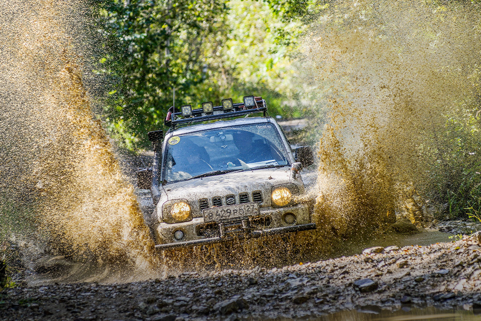 Petualangan Suzuki Jimny, Mobil Mungil Tangguh di Segala Medan