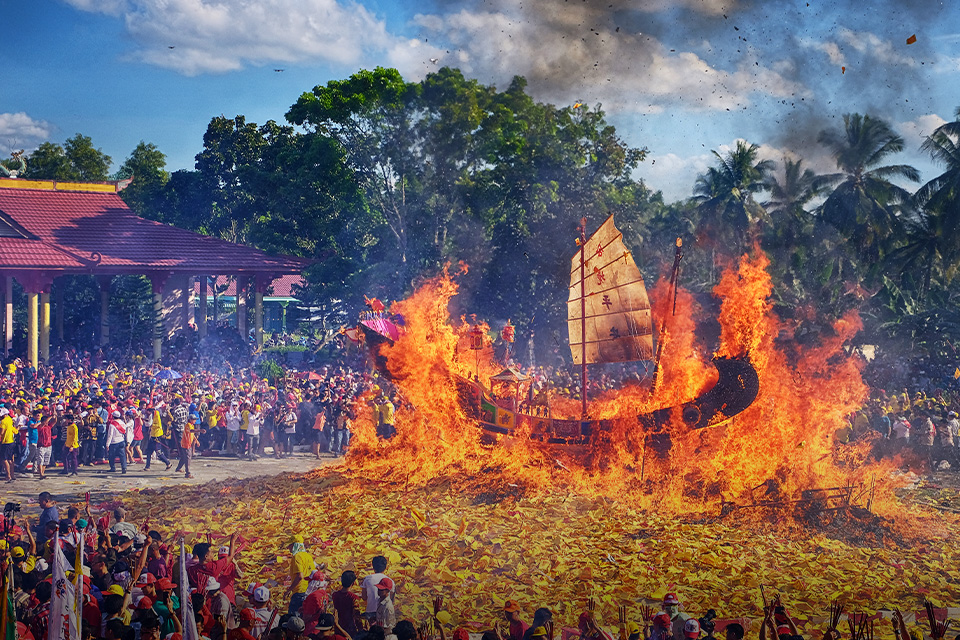 Bakar Tongkang di Bagansiapiapi, Tradisi yang Menarik Perhatian Wisatawan