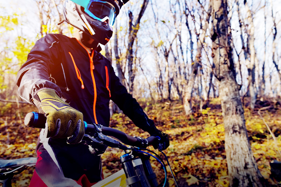 Panduan Memilih Sarung Tangan untuk Bersepeda di Trek Ekstrem