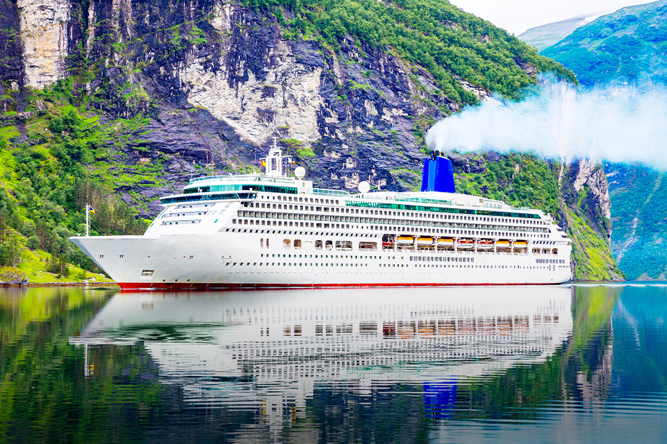 Tips Berwisata dengan Kapal Pesiar Biar Liburan Lo Makin Seru! 