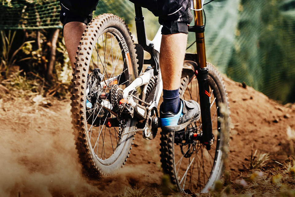 Flat Vs Clipless Pedal, Lebih Nyaman Mana Buat Gowes?
