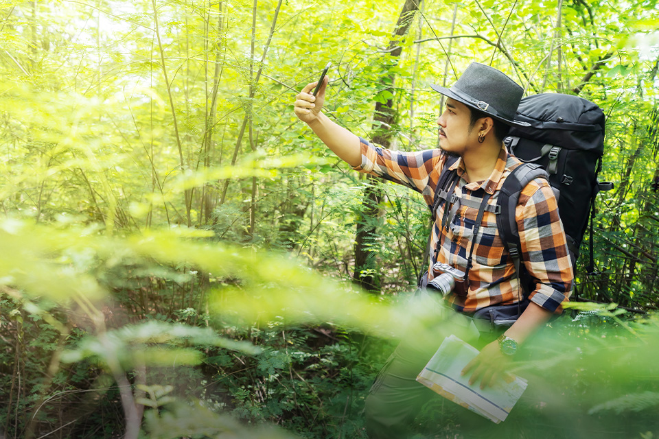 Sederet Ponsel Favorit Para Pendaki: Tahan Air, Tahan Banting, Tahan Lama
