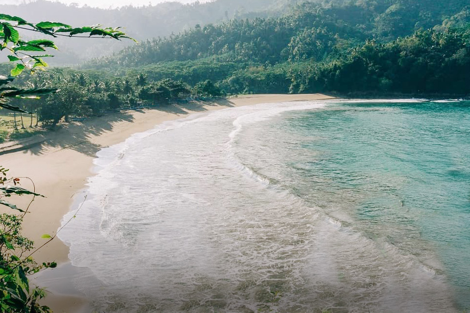 Pantai Wedi Putih, Hidden Paradise Menakjubkan di Malang!