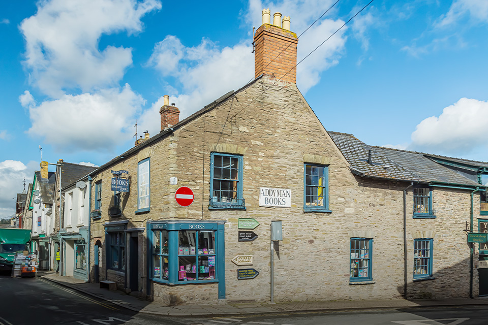 Menariknya Kota Hay-on-Wye, Surganya Para Traveler Kutu Buku