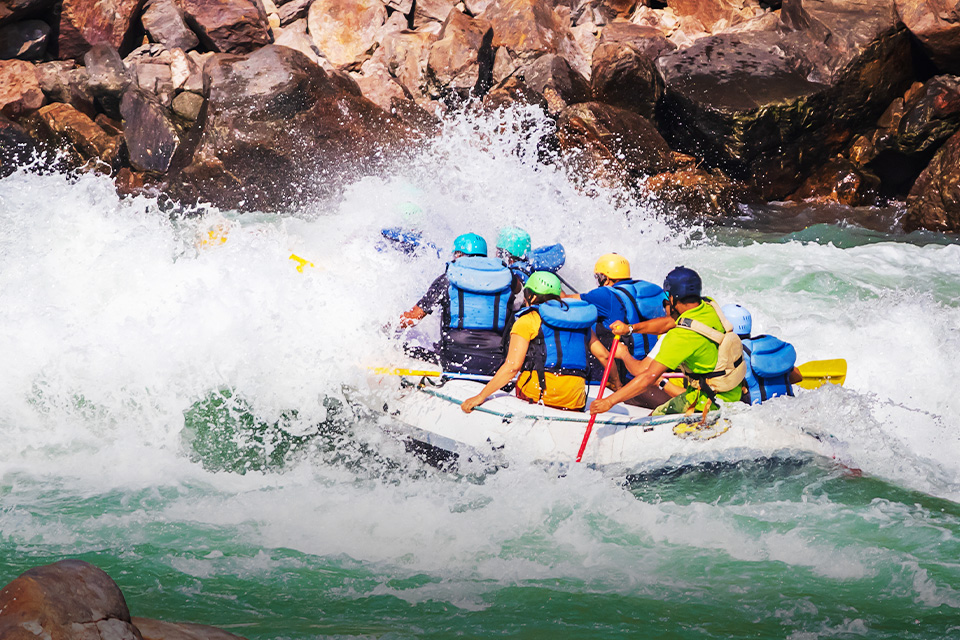 Tips Aman Saat Mengarungi Derasnya Jalur Rafting SUPERLIVE