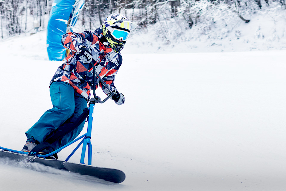 Keseruan Main Skuter di Gunung Salju, Bikin Mau Coba!
