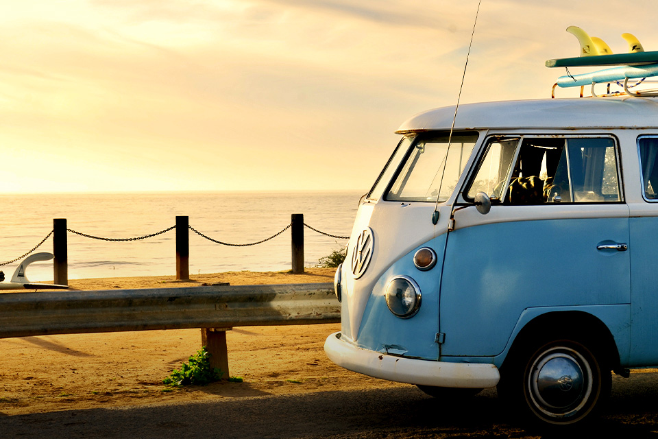 Beberapa Orang yang Road Trip Keliling Dunia Menggunakan Mobil Beberapa Orang yang Road Trip Keliling Dunia Menggunakan Mobil