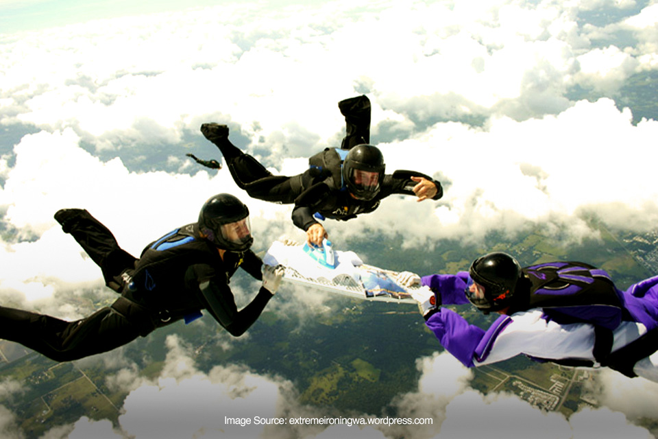 Ada-ada Saja, Menyetrika Jadi Olahraga Anti-Mainstream Super Seru!